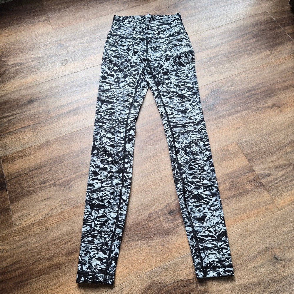 Lululemon High Rise Leggings Size 2 Black White Abstract Print Yoga Pants L Gym
